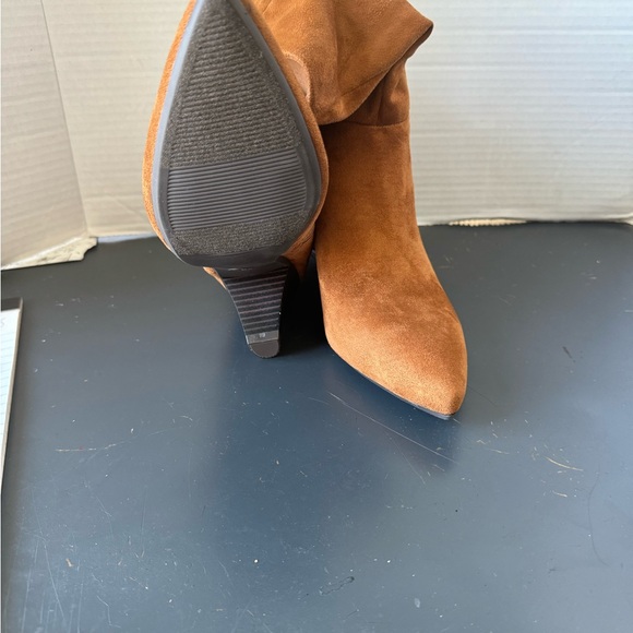 Universal Thread mid calf women’s boot size 6.5 color cognac pointed toe , NWT - Picture 4 of 5